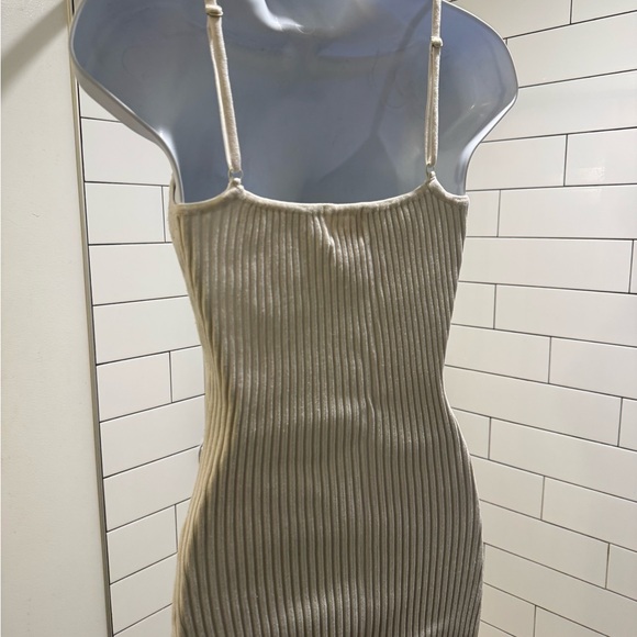 Chic Cream Ribbed Midi Dress - Picture 4 of 4